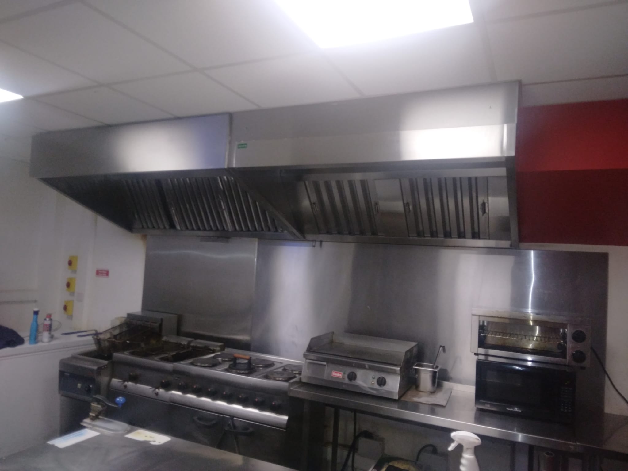 Commercial kitchen deep clean