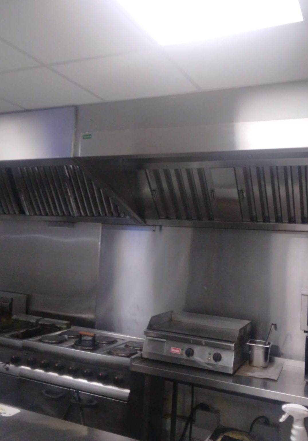 Commercial kitchen deep clean